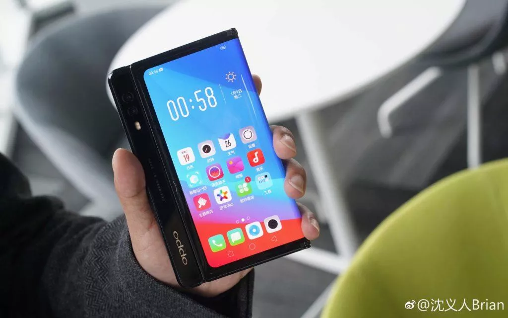 oppo ohebny telefon