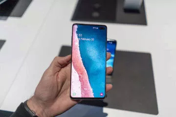 predni strana telefonu galaxy s10