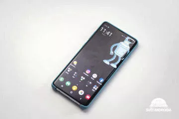 Samsung Galaxy S10 displej tapeta v otvoru pro selfie kameru