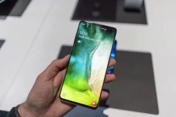 samsung galaxy s10 plus displej telefonu