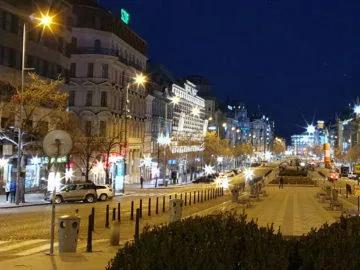 vaclavske namesti nocni foto ze samsung galaxy s10 detail