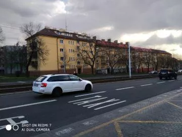 Fotografie Xiaomi Redmi 7 pohybující se objekt auto