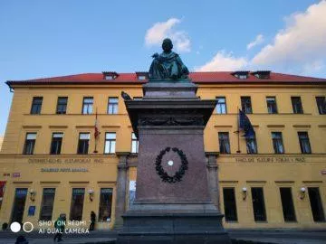 Fotografie Xiaomi Redmi 7 socha praha