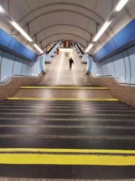 huawei p30 pro fotografie metro umělé osvětlení