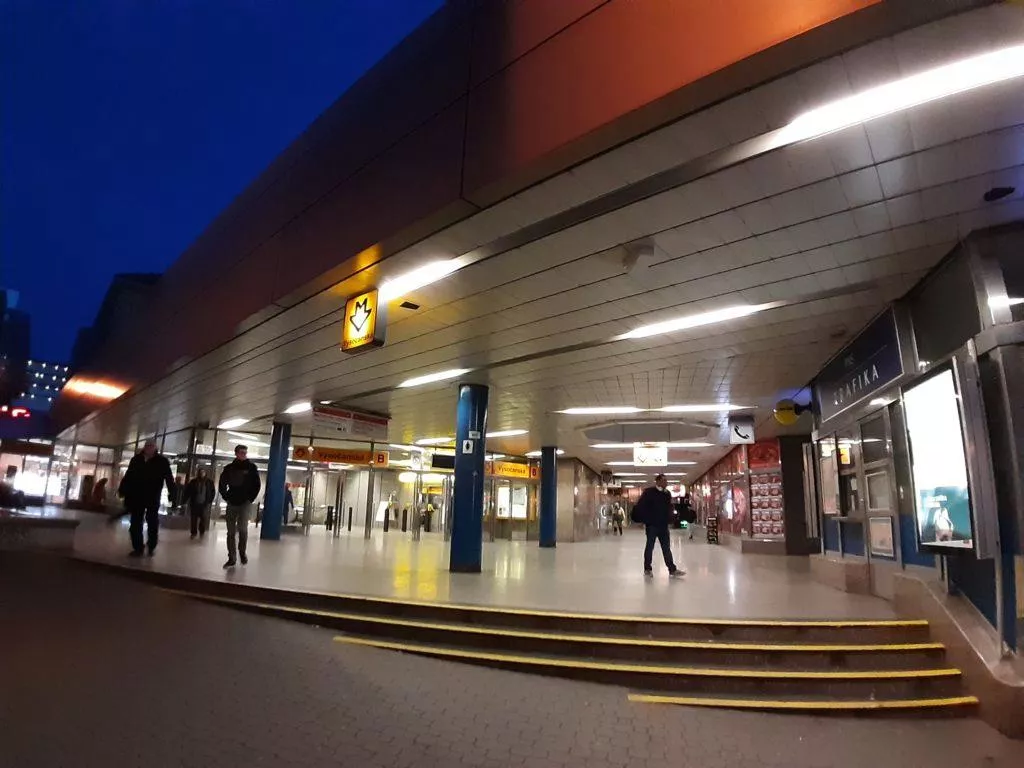 Samsung Galax M20 testovací fotografie metro