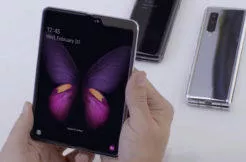 samsung galaxy fold neoficialni video zdeformovany displej