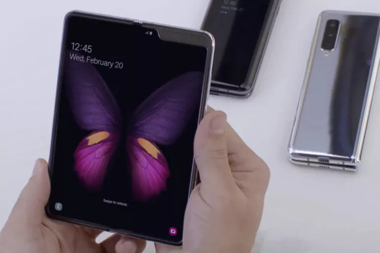 samsung galaxy fold neoficialni video zdeformovany displej samsung galaxy fold neoficialni video zdeformovany displej