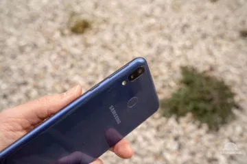 Samsung Galaxy M20 tlačítka