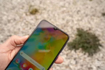 Samsung Galaxy M20 výřez