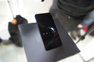 Xiaomi Mi 9 první pohled přední strana