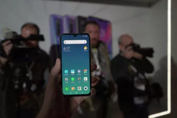 Xiaomi Mi 9 první pohled predni strana displej