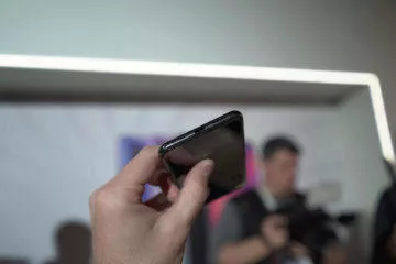 Xiaomi Mi 9 první pohled usb-c