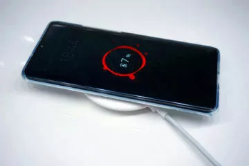 Bezdrátová nabíječka Huawei CP60 nabijeni