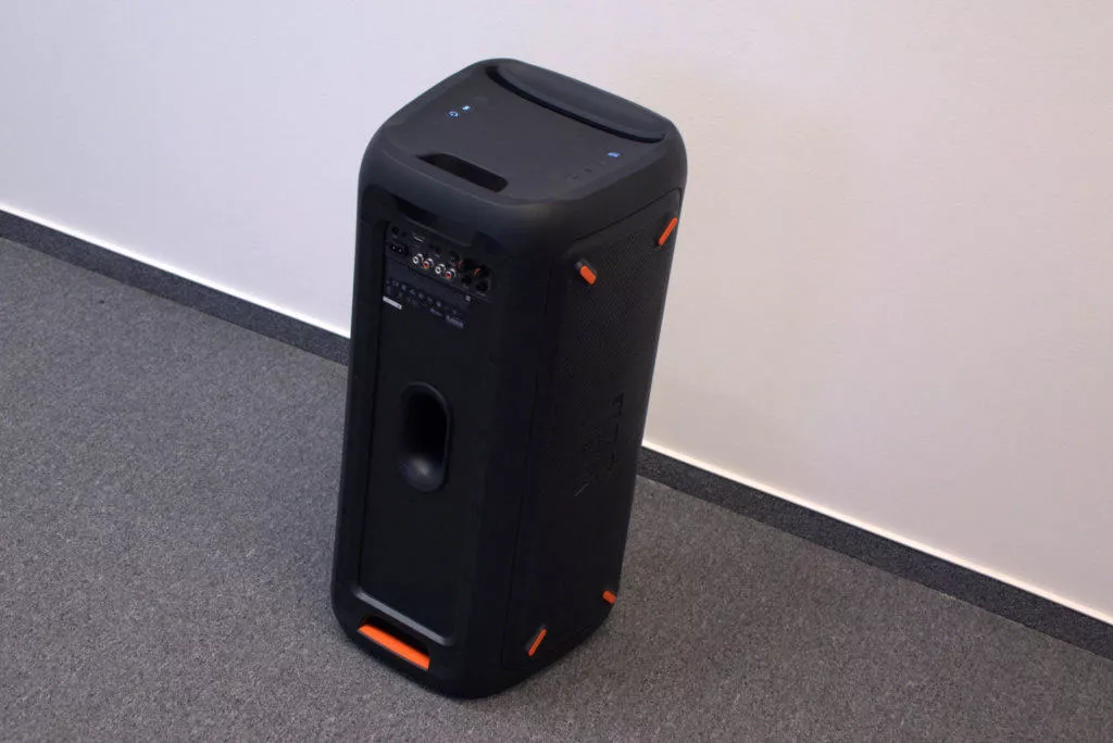 jbl partybox 300 zadni strana design
