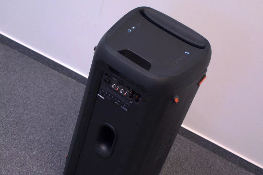 jbl partybox 300 zadni strana ovladani a konektivita