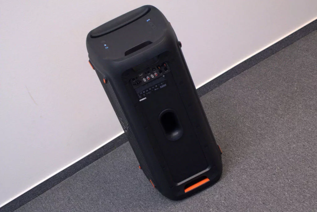 jbl partybox 300 zadni strana reproduktoru
