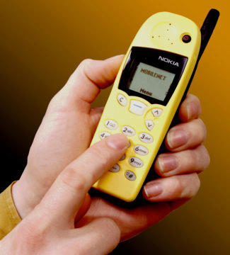 Legendární Nokia 5110 používala výhradně tlačítka