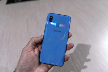 Samsung Galaxy A40 blue