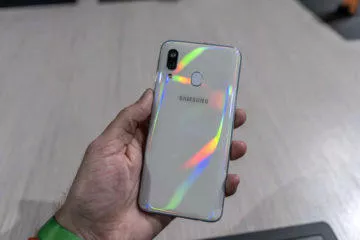 Samsung Galaxy A40 white