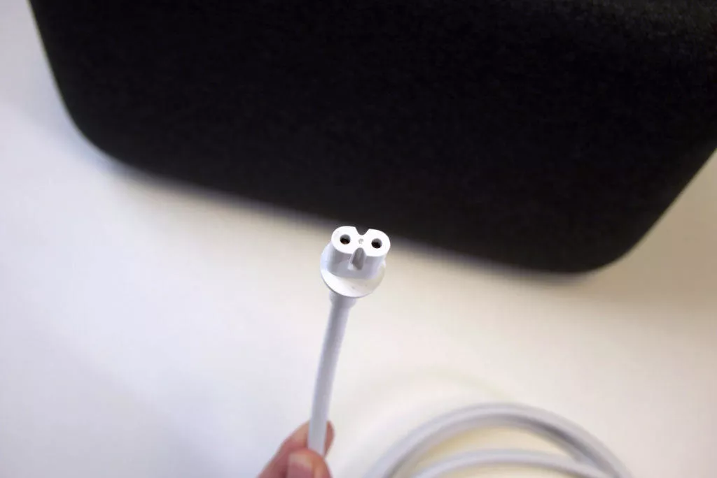 Google Home Max konektor
