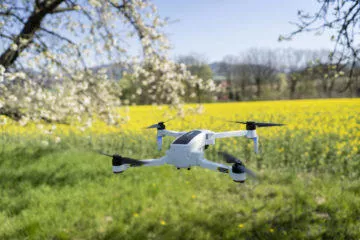 let s dronem Hubsan Zino