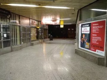 Moto G7 Power fotografie noční metro