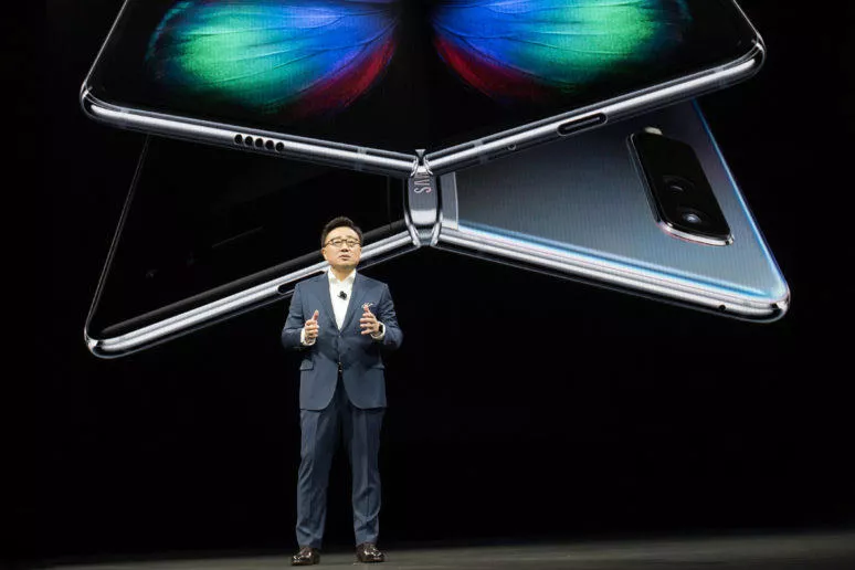 ohebny telefon samsung galaxy fold odlozeni ohebny telefon samsung galaxy fold odlozeni