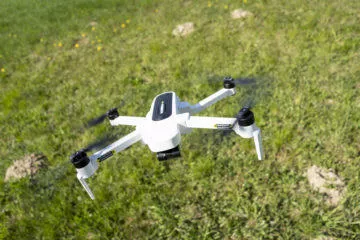 vzletnuti s dronem Hubsan Zino