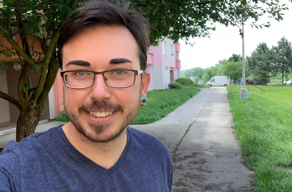 Bez rozostření pozadí - foťák v mobilu
