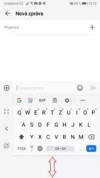 Jak ovládat klávesnici telefonu jednou rukou