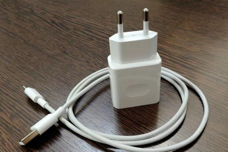 Nabíječka zničí telefon Nabíječka zničí telefon