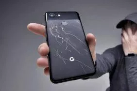 Poškrábané tělo telefonu