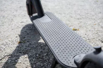 Širší stupátko Mi Scooter Pro