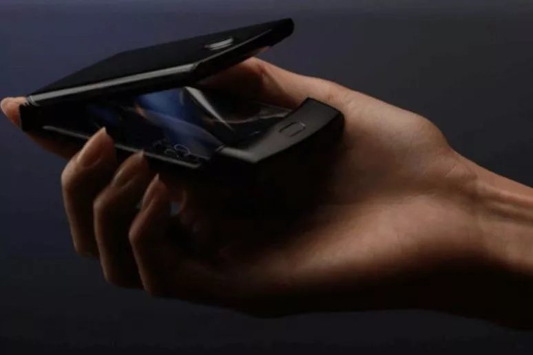 Motorola RAZR s ohebnym displejem Motorola RAZR s ohebnym displejem