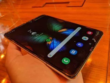 První dojmy ze Samsung Galaxy Fold ruka 1