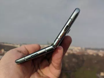 První dojmy ze Samsung Galaxy Fold ruka exteriér 4