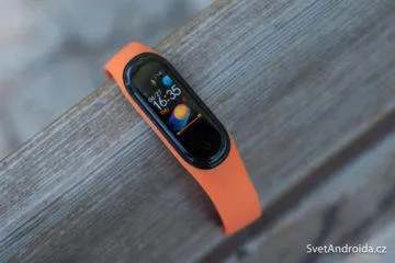Xiaomi Mi Band 4 nabízí barevný displej