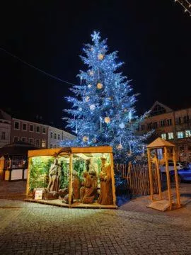 xiaomi mi note 10 foto 20 vanocni stromecek v noci