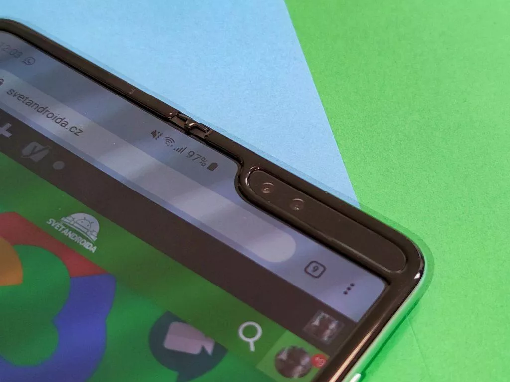 Samsung Galaxy Fold výřez