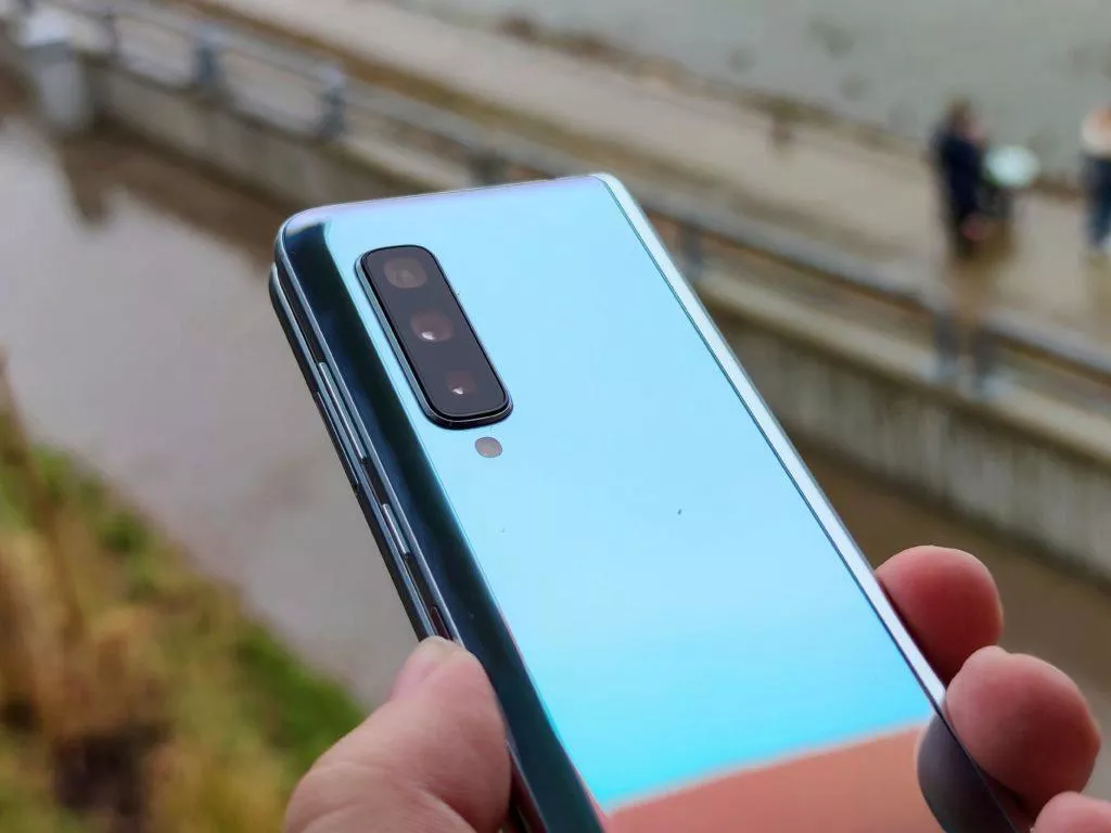 Samsung Galaxy fold zadní strana