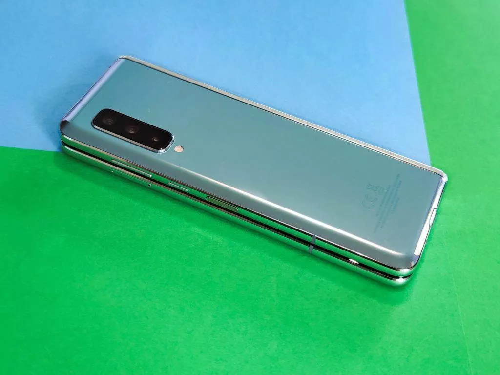 Samsung Galaxy fold záda