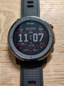 recenze Xiaomi Amazfit Stratos 3 ciferník