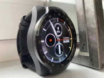 ticwatch pro 2020 design a displej