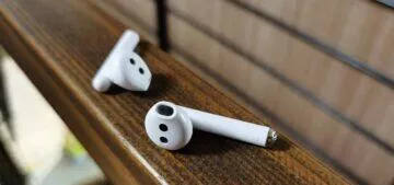 Huawei FreeBuds 3 detail dřevo