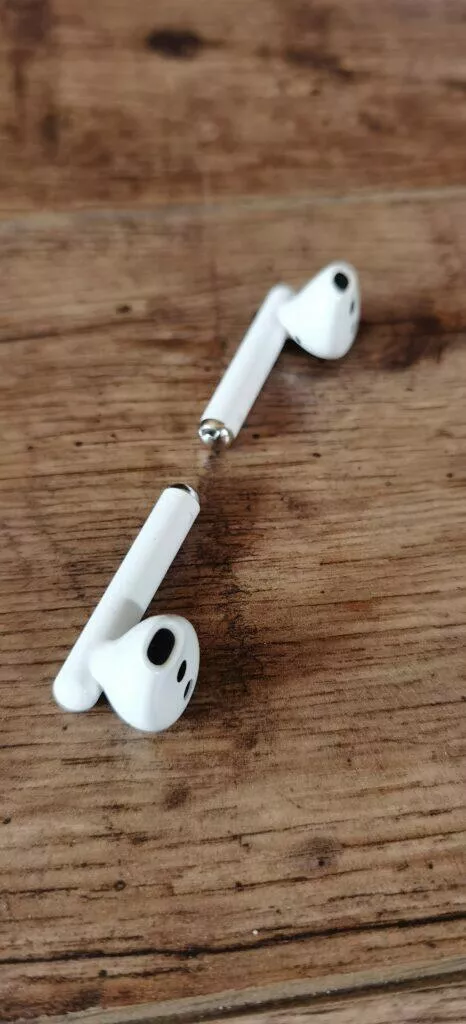 Huawei FreeBuds 3 pouzdro vyskove detaily 2