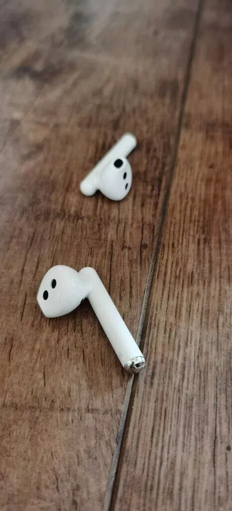Huawei FreeBuds 3 pouzdro vyskove detaily 5