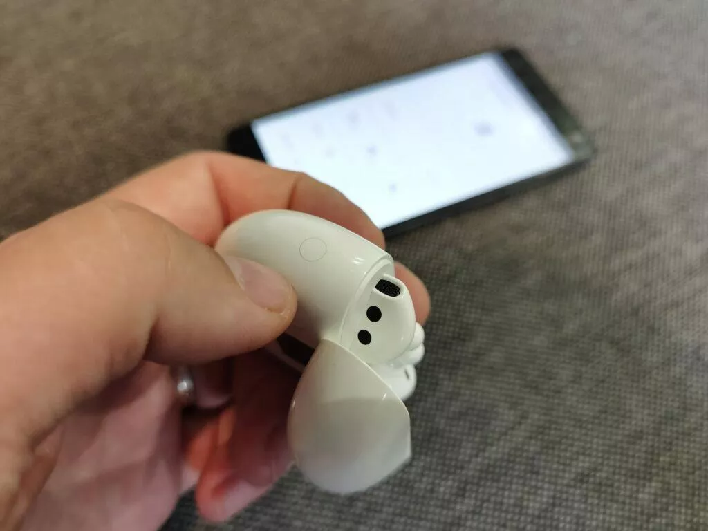 Huawei FreeBuds 3 s telefonem 3