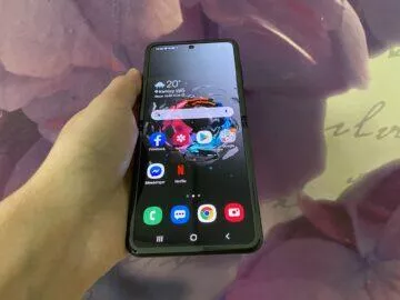 ohebný telefon