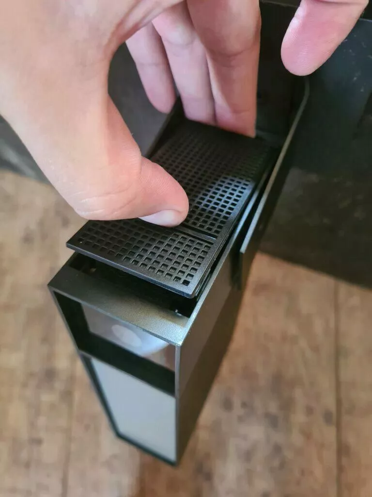 22 uložení SD karty otevírání
