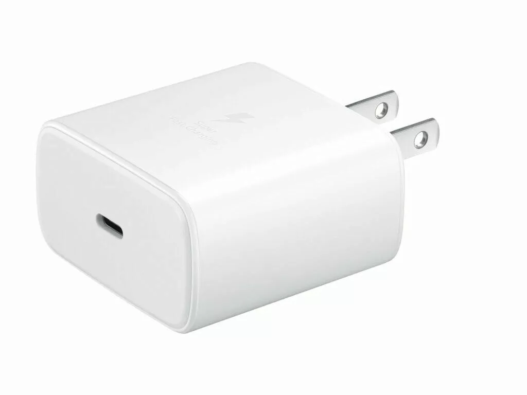 Samsung zřejmě také přestane dodávat nabíječky k některým modelům
